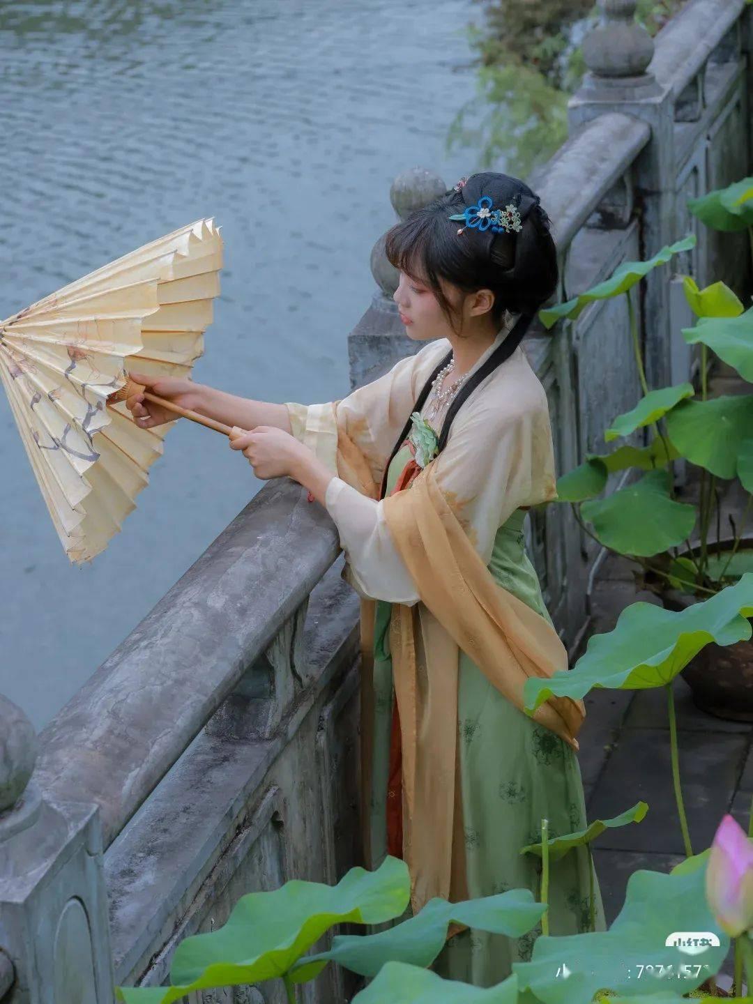 独步竹林